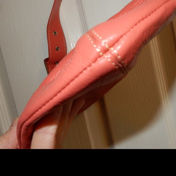 Danier purse - Picture 4 of 5